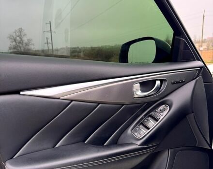 Белый Инфинити Q50, объемом двигателя 2.1 л и пробегом 220 тыс. км за 12999 $, фото 6 на Automoto.ua