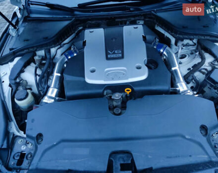 Белый Инфинити Q50, объемом двигателя 3.7 л и пробегом 172 тыс. км за 13499 $, фото 2 на Automoto.ua