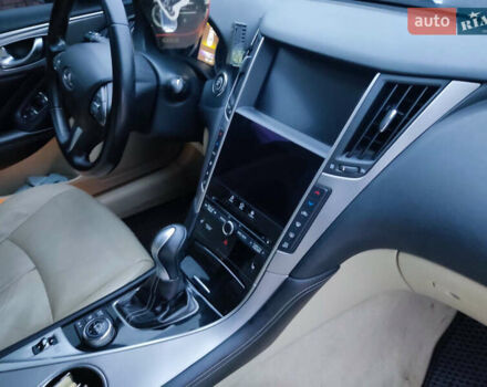 Белый Инфинити Q50, объемом двигателя 3.7 л и пробегом 172 тыс. км за 13499 $, фото 9 на Automoto.ua