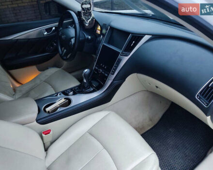 Белый Инфинити Q50, объемом двигателя 3.7 л и пробегом 172 тыс. км за 13499 $, фото 12 на Automoto.ua