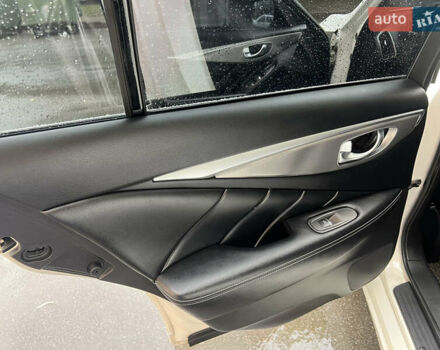 Белый Инфинити Q50, объемом двигателя 2.14 л и пробегом 200 тыс. км за 14000 $, фото 5 на Automoto.ua