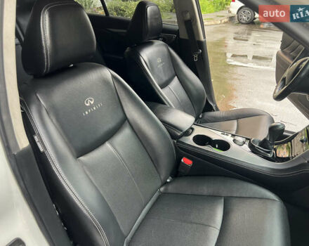 Белый Инфинити Q50, объемом двигателя 2.14 л и пробегом 200 тыс. км за 14000 $, фото 6 на Automoto.ua