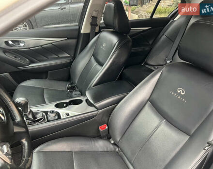 Белый Инфинити Q50, объемом двигателя 2.14 л и пробегом 200 тыс. км за 14000 $, фото 12 на Automoto.ua