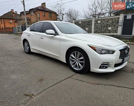Белый Инфинити Q50, объемом двигателя 3.7 л и пробегом 124 тыс. км за 15500 $, фото 2 на Automoto.ua