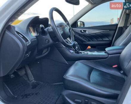 Белый Инфинити Q50, объемом двигателя 1.99 л и пробегом 118 тыс. км за 14500 $, фото 6 на Automoto.ua