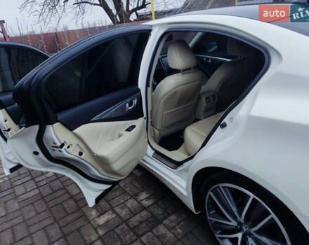 Белый Инфинити Q50, объемом двигателя 3.7 л и пробегом 172 тыс. км за 13499 $, фото 5 на Automoto.ua