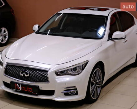 Белый Инфинити Q50, объемом двигателя 2.2 л и пробегом 150 тыс. км за 13900 $, фото 2 на Automoto.ua