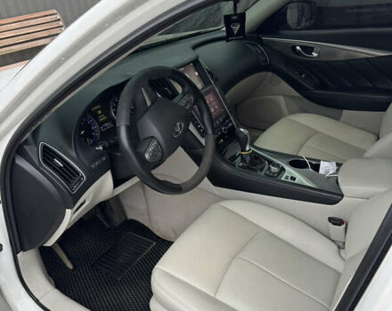 Белый Инфинити Q50, объемом двигателя 3.7 л и пробегом 244 тыс. км за 13000 $, фото 10 на Automoto.ua