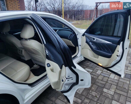 Белый Инфинити Q50, объемом двигателя 3.7 л и пробегом 172 тыс. км за 13499 $, фото 10 на Automoto.ua