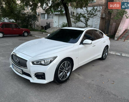 Белый Инфинити Q50, объемом двигателя 2.14 л и пробегом 200 тыс. км за 14000 $, фото 1 на Automoto.ua