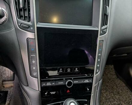 Белый Инфинити Q50, объемом двигателя 2.14 л и пробегом 190 тыс. км за 13300 $, фото 12 на Automoto.ua