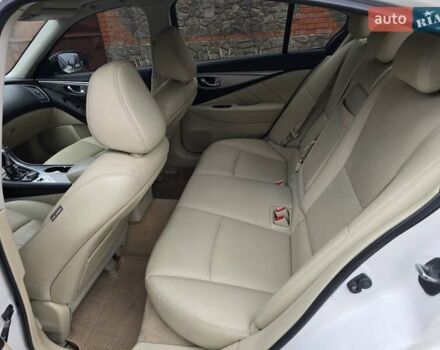 Белый Инфинити Q50, объемом двигателя 3.7 л и пробегом 124 тыс. км за 15600 $, фото 12 на Automoto.ua