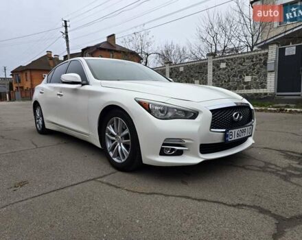 Белый Инфинити Q50, объемом двигателя 3.7 л и пробегом 124 тыс. км за 15500 $, фото 1 на Automoto.ua