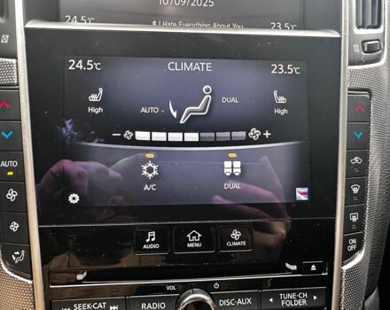 Белый Инфинити Q50, объемом двигателя 3.7 л и пробегом 129 тыс. км за 14000 $, фото 7 на Automoto.ua