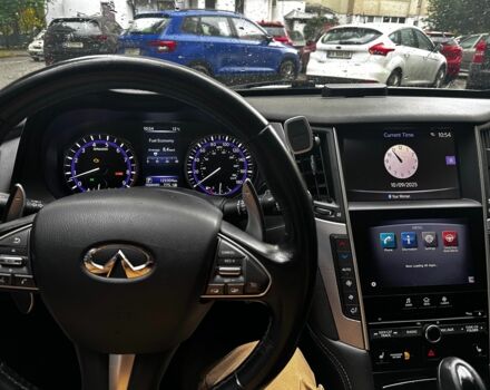 Белый Инфинити Q50, объемом двигателя 3.7 л и пробегом 129 тыс. км за 14000 $, фото 10 на Automoto.ua