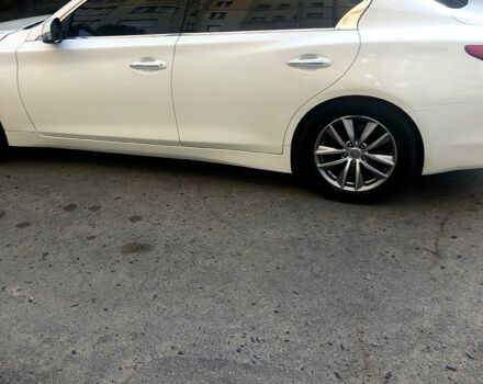 Белый Инфинити Q50, объемом двигателя 3.7 л и пробегом 121 тыс. км за 15350 $, фото 1 на Automoto.ua