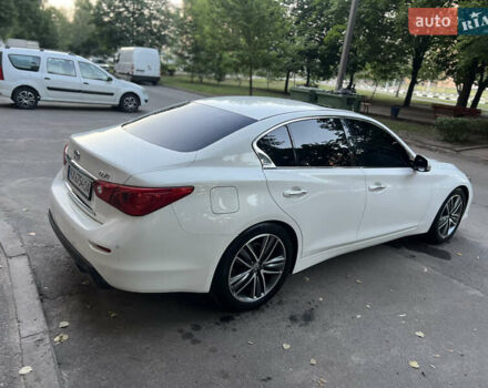 Белый Инфинити Q50, объемом двигателя 2.14 л и пробегом 200 тыс. км за 14000 $, фото 4 на Automoto.ua