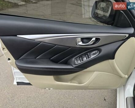 Белый Инфинити Q50, объемом двигателя 3.7 л и пробегом 124 тыс. км за 15500 $, фото 14 на Automoto.ua