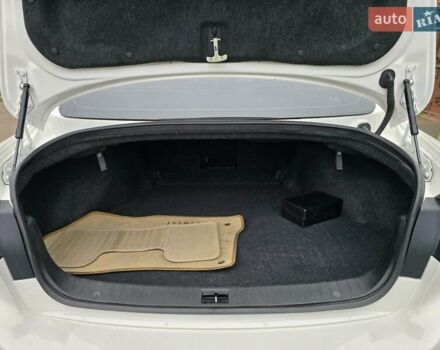 Белый Инфинити Q50, объемом двигателя 3.7 л и пробегом 124 тыс. км за 15500 $, фото 29 на Automoto.ua