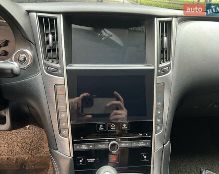 Белый Инфинити Q50, объемом двигателя 2.14 л и пробегом 200 тыс. км за 14000 $, фото 11 на Automoto.ua