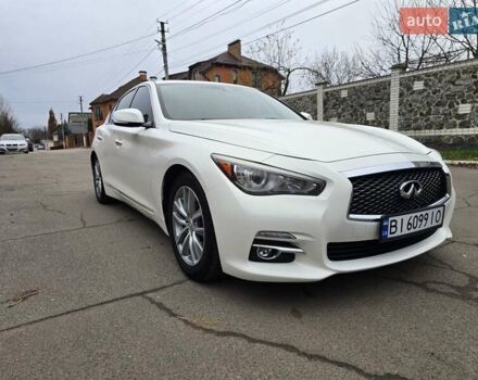 Белый Инфинити Q50, объемом двигателя 3.7 л и пробегом 124 тыс. км за 15500 $, фото 3 на Automoto.ua
