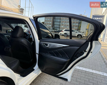 Белый Инфинити Q50, объемом двигателя 2.14 л и пробегом 63 тыс. км за 18200 $, фото 19 на Automoto.ua