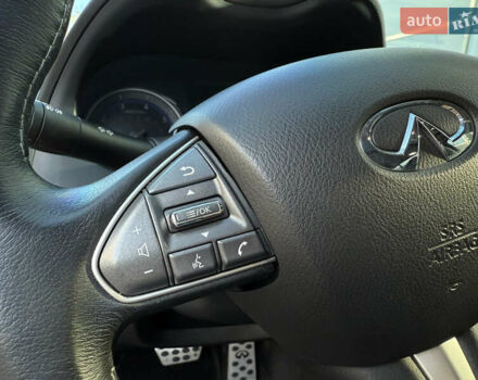 Белый Инфинити Q50, объемом двигателя 2.14 л и пробегом 63 тыс. км за 18200 $, фото 23 на Automoto.ua