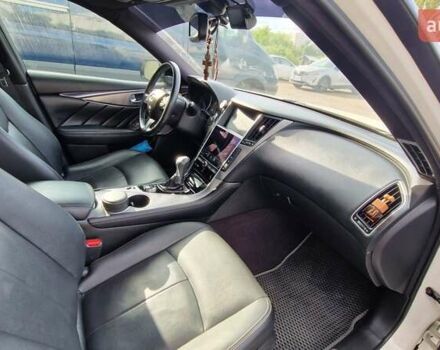 Белый Инфинити Q50, объемом двигателя 3 л и пробегом 71 тыс. км за 19700 $, фото 25 на Automoto.ua