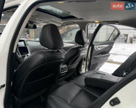 Білий Інфініті Q50, об'ємом двигуна 2 л та пробігом 121 тис. км за 12999 $, фото 33 на Automoto.ua