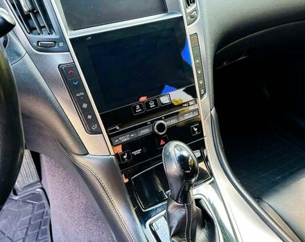 Білий Інфініті Q50, об'ємом двигуна 2 л та пробігом 116 тис. км за 16999 $, фото 5 на Automoto.ua