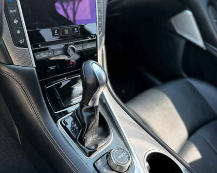 Белый Инфинити Q50, объемом двигателя 3 л и пробегом 140 тыс. км за 15000 $, фото 10 на Automoto.ua