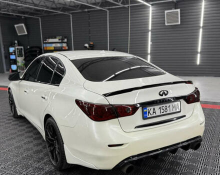 Белый Инфинити Q50, объемом двигателя 3 л и пробегом 120 тыс. км за 13900 $, фото 3 на Automoto.ua