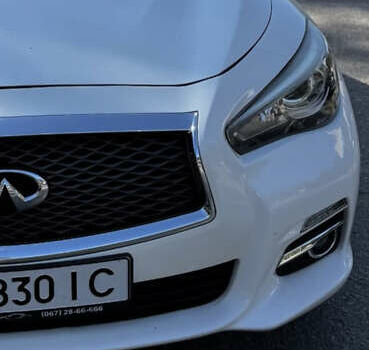 Белый Инфинити Q50, объемом двигателя 3 л и пробегом 140 тыс. км за 15000 $, фото 6 на Automoto.ua