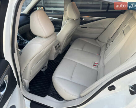 Белый Инфинити Q50, объемом двигателя 3 л и пробегом 79 тыс. км за 15500 $, фото 14 на Automoto.ua