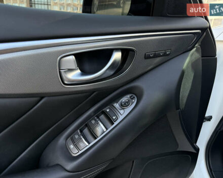 Белый Инфинити Q50, объемом двигателя 2.14 л и пробегом 63 тыс. км за 18200 $, фото 11 на Automoto.ua