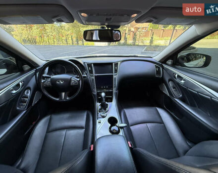 Белый Инфинити Q50, объемом двигателя 3 л и пробегом 136 тыс. км за 16000 $, фото 17 на Automoto.ua