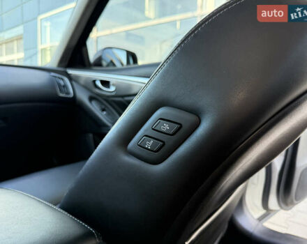 Белый Инфинити Q50, объемом двигателя 2.14 л и пробегом 63 тыс. км за 18200 $, фото 18 на Automoto.ua