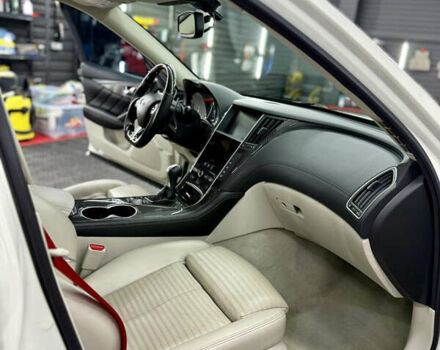 Белый Инфинити Q50, объемом двигателя 3 л и пробегом 120 тыс. км за 13900 $, фото 11 на Automoto.ua