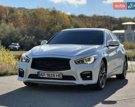 Белый Инфинити Q50, объемом двигателя 3 л и пробегом 108 тыс. км за 14999 $, фото 1 на Automoto.ua