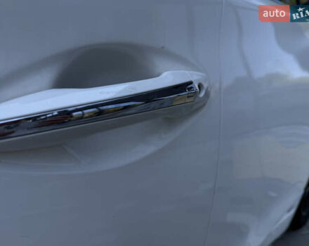 Белый Инфинити Q50, объемом двигателя 3 л и пробегом 136 тыс. км за 16000 $, фото 4 на Automoto.ua