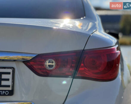 Белый Инфинити Q50, объемом двигателя 3 л и пробегом 108 тыс. км за 14999 $, фото 15 на Automoto.ua