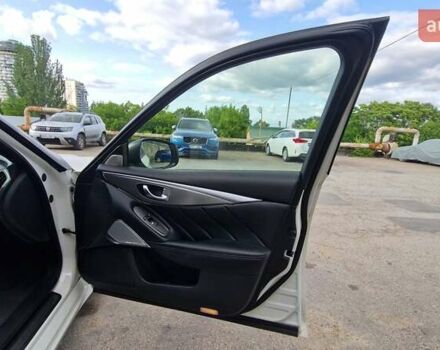 Белый Инфинити Q50, объемом двигателя 3 л и пробегом 71 тыс. км за 19700 $, фото 30 на Automoto.ua