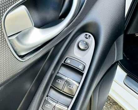 Білий Інфініті Q50, об'ємом двигуна 2 л та пробігом 116 тис. км за 16999 $, фото 4 на Automoto.ua