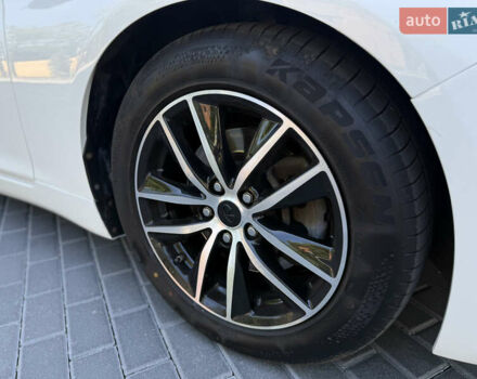 Белый Инфинити Q50, объемом двигателя 3 л и пробегом 136 тыс. км за 16000 $, фото 2 на Automoto.ua