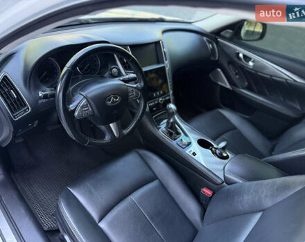 Белый Инфинити Q50, объемом двигателя 3 л и пробегом 136 тыс. км за 16000 $, фото 15 на Automoto.ua