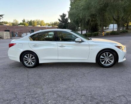 Білий Інфініті Q50, об'ємом двигуна 2 л та пробігом 74 тис. км за 6000 $, фото 7 на Automoto.ua