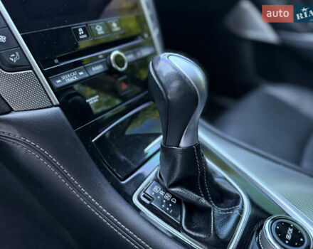 Белый Инфинити Q50, объемом двигателя 3 л и пробегом 136 тыс. км за 16000 $, фото 16 на Automoto.ua