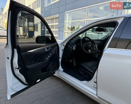 Белый Инфинити Q50, объемом двигателя 2.14 л и пробегом 63 тыс. км за 18200 $, фото 8 на Automoto.ua