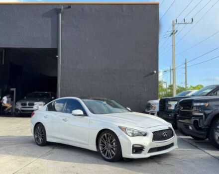 Белый Инфинити Q50, объемом двигателя 3 л и пробегом 76 тыс. км за 9000 $, фото 2 на Automoto.ua