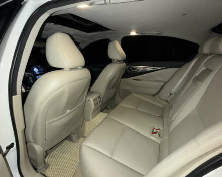 Белый Инфинити Q50, объемом двигателя 1.99 л и пробегом 105 тыс. км за 17500 $, фото 9 на Automoto.ua